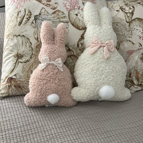 Pottery Barn Sea Shell Coastal Inspired Oversized Decorative Accent Pillow - Picture 9 of 9